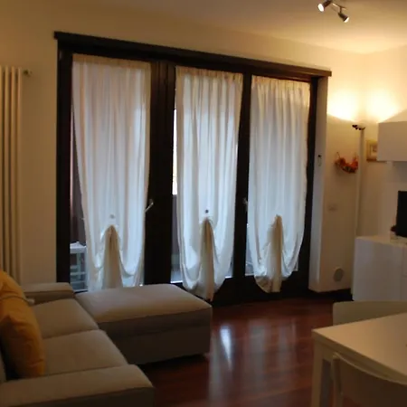 Apartament Lovely *